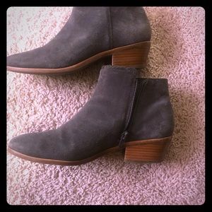 Jack and Rodgers grey booties 5.5